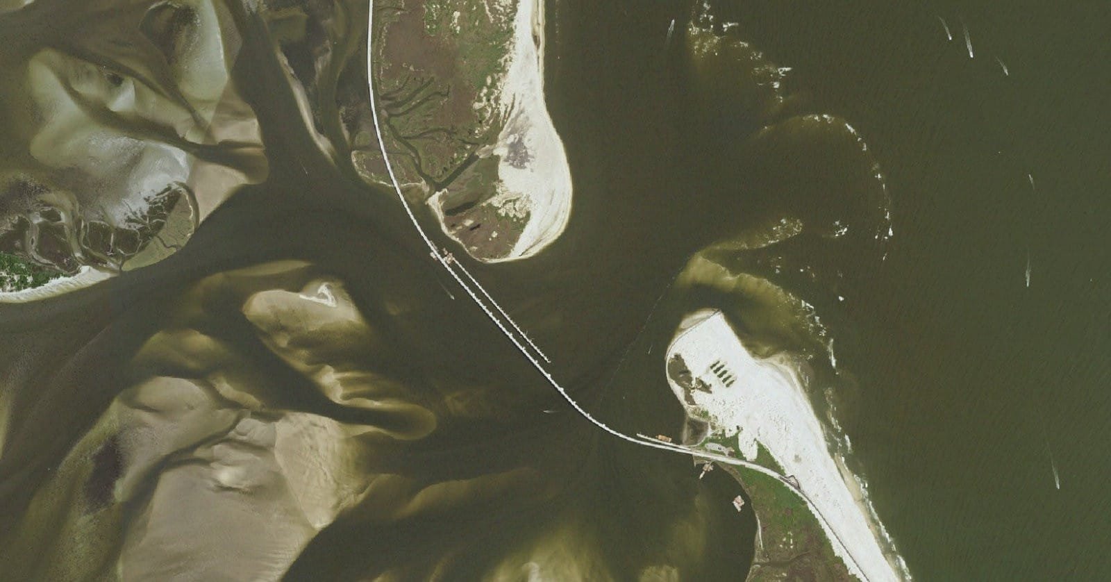 USGS aerial orthoimagery of the Oregon Inlet, Bodie Island shoreline served by Ramp 4